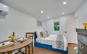 5 Mi To Salem: Furnished Patio At Danvers Studio!